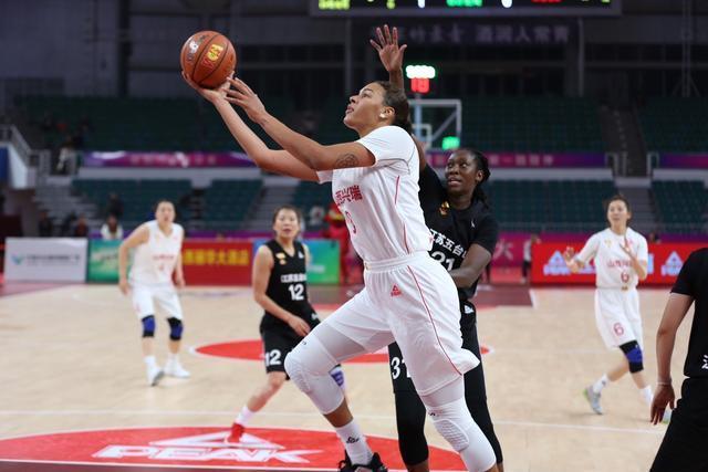 欧美健身房里奇葩的臀部训练